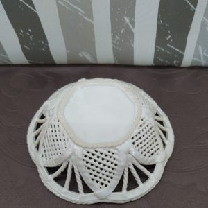 Kiszúrt mintás porcelán gyűrűtartó kosárka