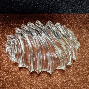 Vastagfalú üveg kínáló