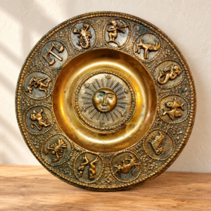 Zodiákus dísztál Nap-arccal / Zodiac decorative plate with sun face – illusztratív élőkép / illustrative lifestyle image