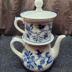 Hagymamintás keleti porcelán teáskanna szűrővel