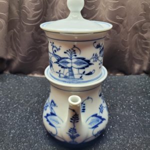 Hagymamintás keleti porcelán teáskanna szűrővel