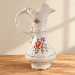 Lengyel porcelánkancsó, 23 cm / Polish Porcelain Carafe, 23 cm – illusztratív élőkép / illustrative lifestyle image