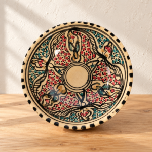 Kézzel festett kis kerámiatál / Small Hand-Painted Ceramic Bowl – illusztratív élőkép / illustrative lifestyle image