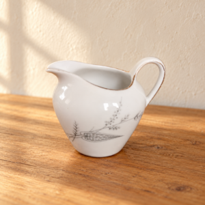 Bavaria porcelán tejkiöntő / Bavaria Porcelain Creamer – illusztratív élőkép / illustrative lifestyle image