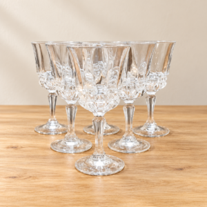 Hat talpas kristály likőröspohár / Six stemmed crystal liqueur glasses – illusztratív élőkép / illustrative lifestyle image