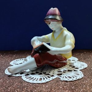 Drasche porcelán - olvasó fiú