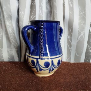 Kék népi motívumos füles kerámia kancsó/váza