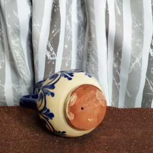 Kék népi motívumos füles kerámia kancsó/váza