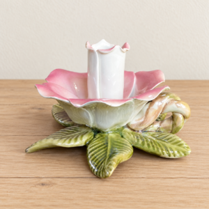 Jelzett spanyol porcelán sétáló gyertyatartó / Marked Spanish Porcelain Chamberstick – illusztratív élőkép / illustrative lifestyle image