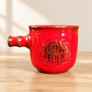 Traum Feuer nyugatnémet kerámiabögre fűszeres rumhoz / Traum Feuer West German Ceramic Spiced Rum Mug – illusztratív élőkép / illustrative lifestyle image