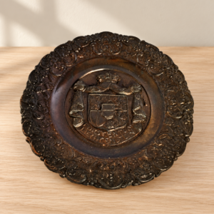 Liechtenstein emlék fém hamutartó / Liechtenstein Souvenir Metal Ashtray – illusztratív élőkép / illustrative lifestyle image