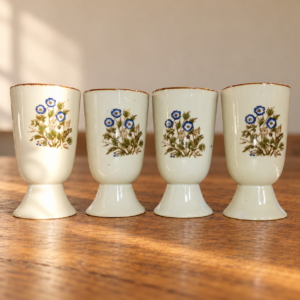 Négy virágmintás Oakstone Seneca kőporc kupa / Four floral Oakstone Seneca stoneware goblets – illusztratív élőkép / illustrative lifestyle image
