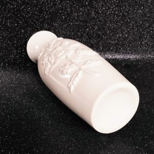 Hófehér domború virágmintás porcelán váza