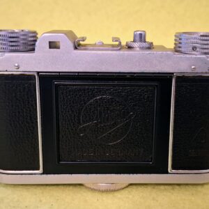 Altix vintage mechanikus fényképezőgép bőrtokjában, az eredeti dobozával.