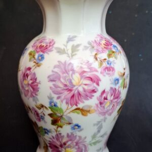 Zsolnay virágmintás porcelán váza – luxus a virágaidnak is