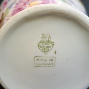 Zsolnay virágmintás porcelán váza – luxus a virágaidnak is