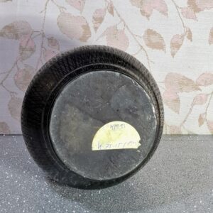 fekete kerámia, redukált égetés, magyar fazekas, kézzel korongozott, népi iparművészet, kézműves váza, alföldi kerámia, Hódmezővásárhely, Mezőtúr, Tiszafüred, népi kerámia, díszváza, vintage kerámia, retro váza, gyűjtői darab, fekete máz, karcolt díszítés, artisan pottery, Hungarian black pottery, hand thrown, rustic pottery, modern folk ceramic, 1970s, 1980s