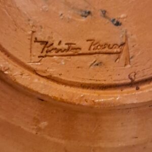 kántor sándor, karcag, magyar kerámia, népi kerámia, falitányér, kézi festés, korongolt kerámia, folk art, hungarian pottery, nagykunság, vintage tányér, dekor tányér, signált kerámia, jelzett kerámia, folk ceramic plate, handpainted pottery, collectible plate, traditional hungarian ceramics