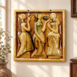 A három grácia – vintage kerámia falikép / The Three Graces – Vintage Ceramic Wall Plaque – illusztratív élőkép / illustrative lifestyle image