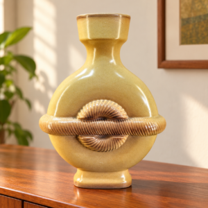 Gránit Gyár kagylómintás retro kerámiaváza / Gránit Factory Retro Ceramic Vase with Shell Pattern – illusztratív élőkép / illustrative lifestyle image